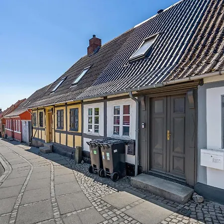 Hotel In With Wifi 4*