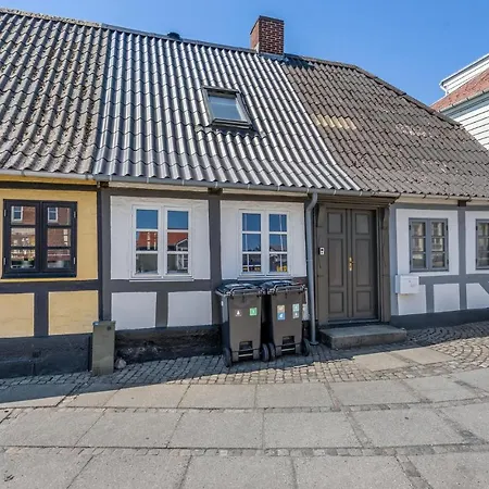 Hotel In With Wifi 4*